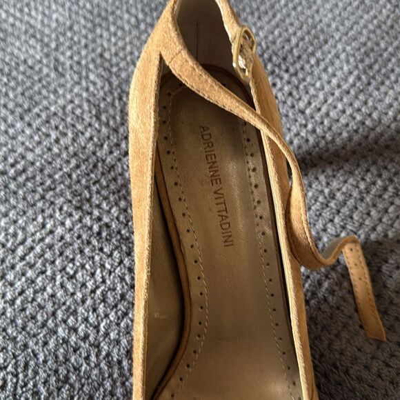 Adrienne Vittadini Camel Suede Pointed Toe Ankle Strap Heels Size 7 High Heel - Picture 12 of 15